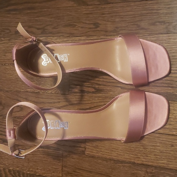 Pink satin heels..size 8.5 NWOT - Picture 2 of 4